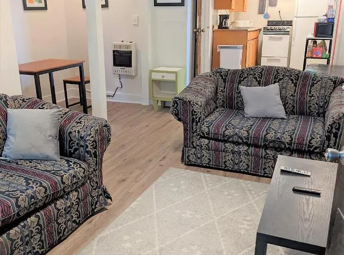 HISTORIC HILL APT2 (Downstairs)